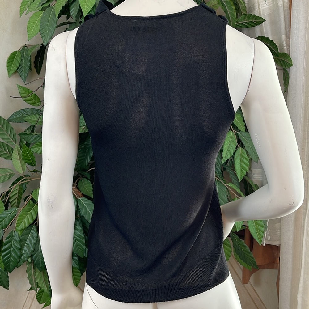 THE LIMITED BLACK ROSETTE TOP - Picture 4 of 7